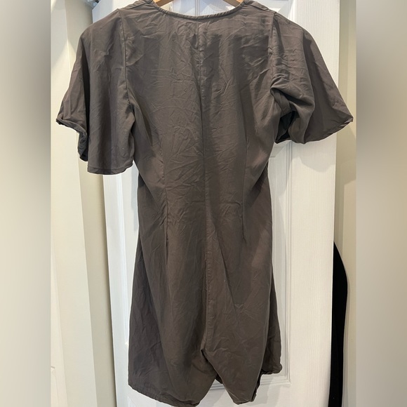 Vero Moda Flutter Sleeve V-Neck Romper - Picture 3 of 4